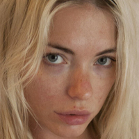 aprilsummersmodel Alaston