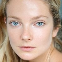 Eniko Mihalik Alaston