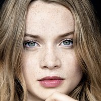 Luna Wedler Alaston