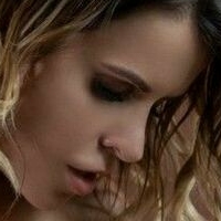 Model Sharona Alaston
