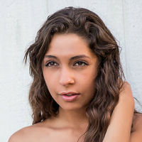Monique_poses Alaston