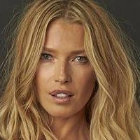 Veronika Varekova Alaston