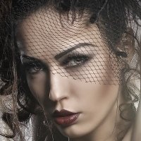 Zsofia Tarjanyi Alaston
